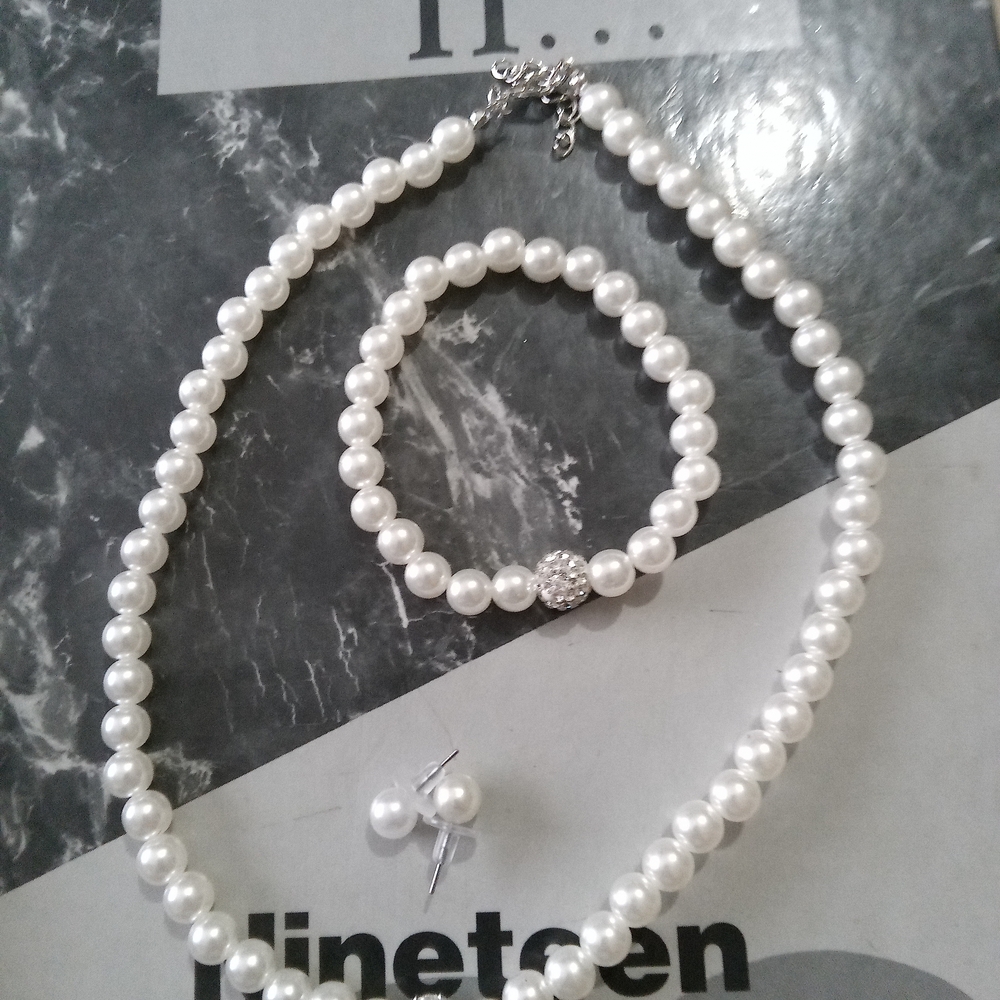 Elegant White Pearl Jewelry Set